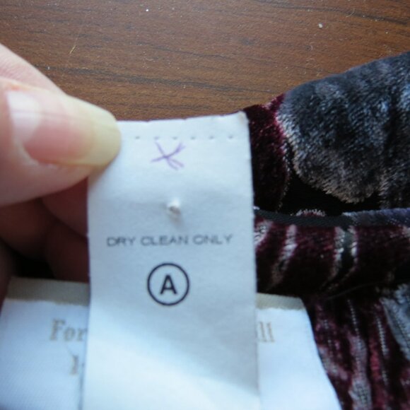 Coldwater Creek Gray & Burgundy Floral Midi Skirt Burn Out Lined Size Large - Picture 8 of 8